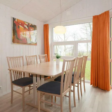 Three-bedroom Holiday In 17 *