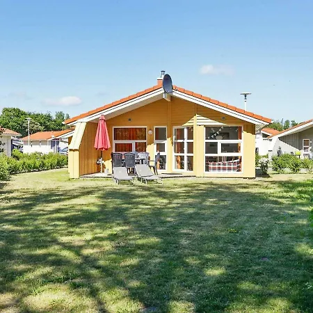 Three-bedroom Holiday In 17 *